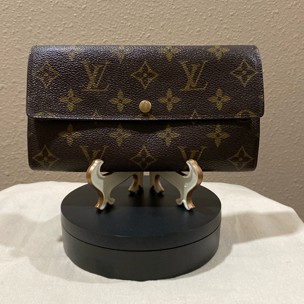 Authentic Sarah Wallet Great Used Condition